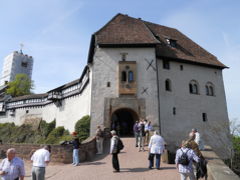 ドイツの中央に位置するヴァルトブルク城を望むアイゼナハ