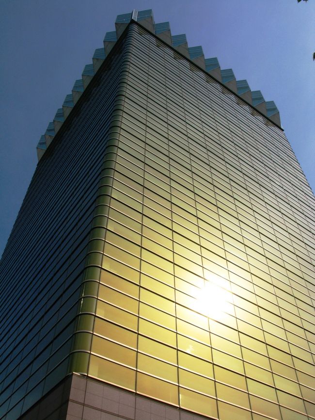 東京スカイツリー（Tokyo Sky Tree）は東京都墨田区押上に建設中の電波塔である。完成すれば自立式電波塔としては世界一の高さとなる。2008年7月14日に着工し、2011年12月から遅くとも2012年早春に竣工の予定。<br />2009年10月16日に計画を修正し、高さ634mを目指すことを発表した。<br />（フリー百科事典『ウィキペディア（Wikipedia）』より引用）<br /><br />東京スカイツリーについては・・<br />http://www.tokyo-skytree.jp/<br />http://www.rising-east.jp/<br />http://www.skytree-obayashi.com/index.html<br /><br />アサヒビールについては・・<br />http://www.asahibeer.co.jp/aboutus/<br /><br />これまでの関連旅行記は・・<br />2010年1月8日・・http://4travel.jp/traveler/maki322/album/10420741/<br />2009年12月22日・・http://4travel.jp/traveler/maki322/album/10413322/<br /><br />東京スカイツリーのトラックバック先は<br />http://4travel.jp/traveler/maki322/album/10463292/<br />