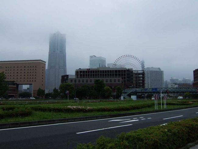 横浜２泊３日の旅。名古屋～横浜の交通手段は、新幹線、マイカー、バスと考えましたが、時間はかかりますが一番コストの安いバスで行く事に決めました。１日目は出発（愛知県）から雨でした。横浜も雨でチェックイン後はずっとホテル（パンパシフィック横浜ベイホテル東急）で夜景を眺めていました。