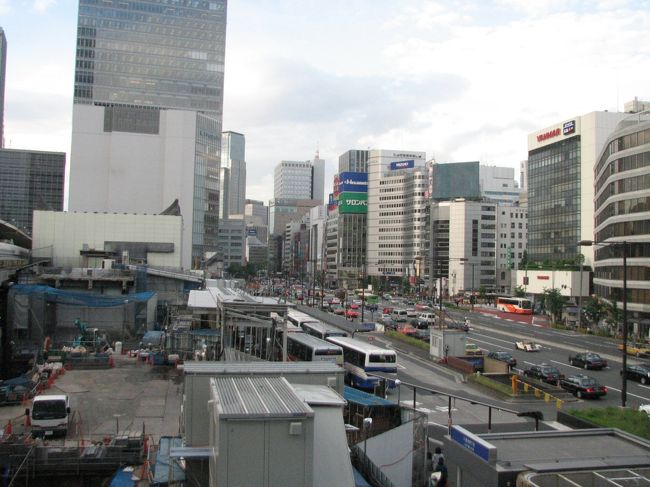 5月27日、午後5時30分過ぎに需要家訪問後に東京駅八重洲口に到着した。<br />八重洲口側の改装工事も進んでいたのでその状況を写真撮影した。<br /><br /><br /><br /><br /><br /><br />＊グラントウキヨウサウスタワー4階から見た八重洲口の工事状況