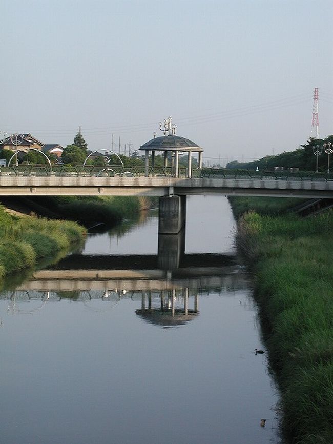 恒例になっている早朝散歩・・<br />毎朝、約２時間　１０ｋｍ前後歩いています。<br /><br />健康維持の一環で歩きだしましたが<br />一人で歩くため目標を作り歩いています。<br /><br />目標は毎日の歩数を加算して机上で日本一周をしています<br />定年の翌日から始め、すでに日本一周を２回半・・<br />３周目は九州を終わり、いま山陽路を大阪に向かって歩いています。<br /><br />今回は、その中の１日をさわやかな初夏の風と共にお届けいたします。