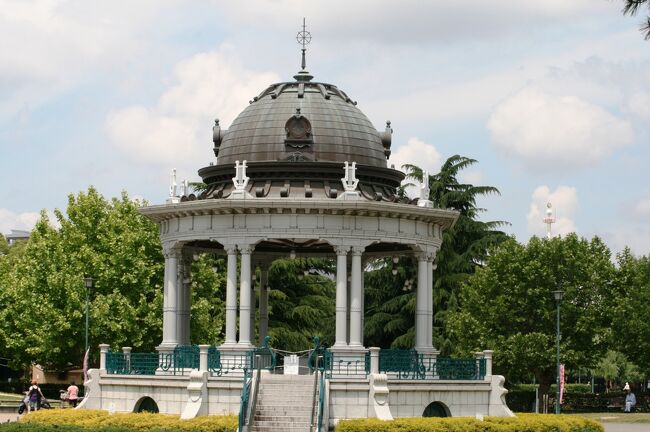 2010晩春、鶴舞公園(1/9)：薔薇(1)：給水塔、奏楽堂、バラ園