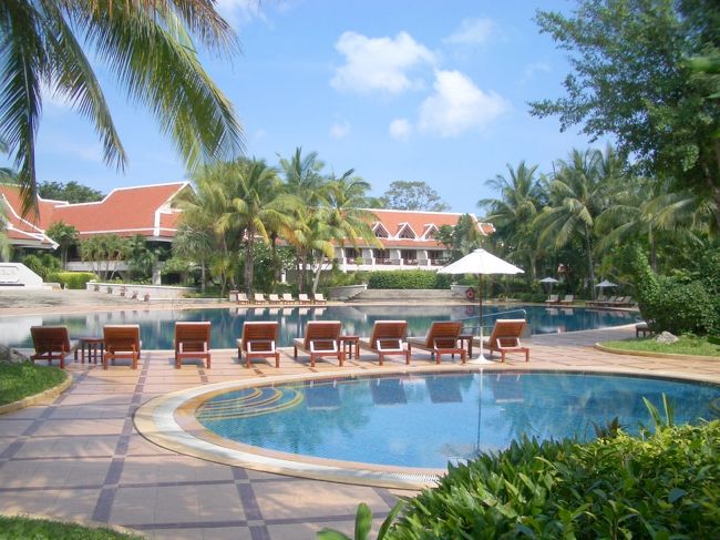 サムイ島 メナムビーチにある5つ星ホテル<br />サンティブリ デュシット リゾート (Santiburi Dusit Resort)でサムイのリゾートを満喫<br />特にスパはすばらしい<br /><br />この滞在後の<br />2004年9月以降はオーナーが変わり「Santiburi Resort」として独自の経営をしている様子。<br />