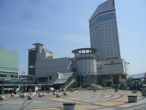 高松駅は宇高連絡船の終着駅で瀬戸大橋が開通するまでは四国へ渡る玄関