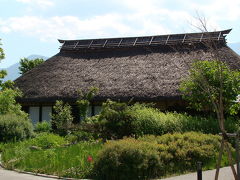 梅雨入り前に、信州(1) 安曇野の茅葺屋根で ～2010年6月～
