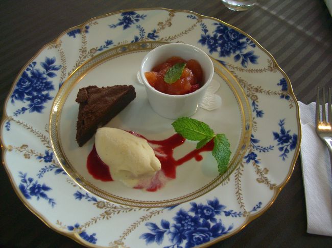 先週行った六華苑が素晴らしかったのと是非レストランで食事をしたかった(嫁の奢りで)のとボランティアさんの説明を聞きたかったので行って来ました。<br /><br />