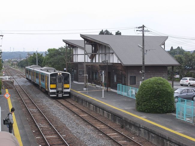 関東地方の特色ある駅を１００を選定している。<br />今回は、茨城県内の、ＪＲ線の二駅を訪ねた。<br />「玉川村駅」駅(水郡線）：木材を使い、地域のコミュニテイの中心を目指し、一方「ひたち野うしく」駅(常磐線）は住宅街に新しく出来た駅らしく、モダーンな外観、機能を持たせている。<br /><br />※１００の駅のうち、二つは廃止になり、現存するのは９８駅。出来ればすべて訪ねてみたい。