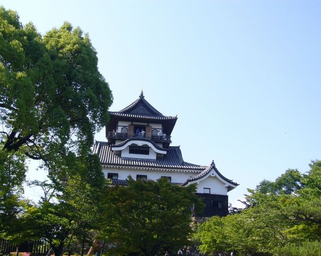 海外から久しぶりのお客さま。<br />にわか接待部長になって、名古屋近辺をご案内してきました☆<br /><br />【本日のスケジュール】<br /><br />☆午前中<br />『犬山遊園駅』下車。<br />日本ライン下りにて、少しスリルを味わいつつ、<br />日本の川の風景を楽しむ。<br /><br />☆午後<br />お城としては日本に４つしかないという国宝のひとつ、<br />犬山城を訪れたのち、城下町を散策。<br />『犬山駅』より帰路に。<br />