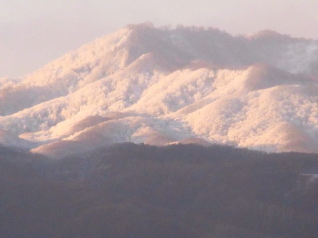 札幌の殆どのホテルは　窓の外の景色は隣のビルの窓と言う感じですが、ここは遠くの山まで見渡せますので　これが北海道らしい景色でしょうか!!