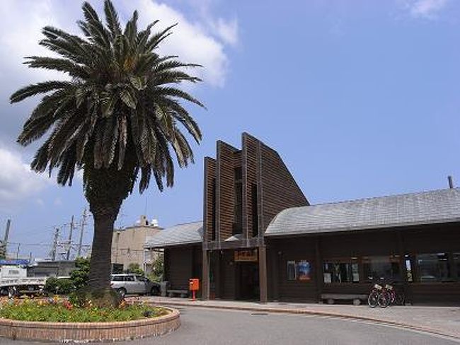 千葉県内のＪＲの駅百選には、和田浦、館山、舞浜、成田空港の４駅がある。今回は和田浦駅を中心にした報告。<br />和田浦駅は、ＪＲ内房線（太平洋に面していますが）のローカル駅。クジラの捕鯨基地があった町。<br />館山は内房線にあり、南房総の中心駅。<br />舞浜駅は京葉線の駅。言わずとしれた東京ﾃﾞｽﾞﾆｰリゾートの玄関口。舞浜とはどこから来た名前か。答えは別写真のコメント欄に。<br />成田空港駅は、成田線(空港支線）の駅。地下にあり、空港ターミナルビルと直結している。当初は「空港第２ビル」駅はなかったので、第２ターミナル駅との名前の統一性はない。