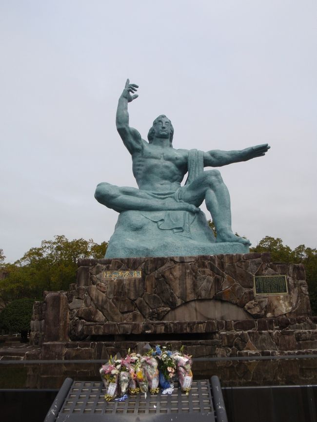 ずいぶん前ですが、長崎へ行きました。<br /><br />軍艦島をメインに行ったのですが平和公園などにも訪れ、平和について考えさせられました・・<br /><br />軍艦島については、別の旅行記にまとめます。
