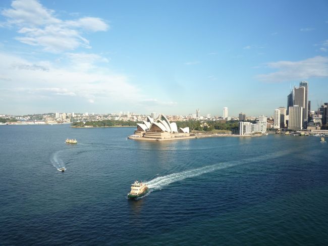 2010年GWオーストラリア東海岸周遊（移動）の旅第三日目は、メルボルンから空路でシドニーへ<br /><br />シドニーでは、シドニー湾の美しさとビクトリア時代の立派な建物も残っていて感激しました。<br /><br />　第一日目　５月１日　成田出発<br />　第二日目　５月２日　ゴールドコースト着　ブリスベンへ電車移動　空路メルボルンへ<br />★第三日目　５月３日　メルボルン観光　空路シドニーへ<br />★第四日目　５月４日　シドニー観光　　空路ケアンズへ<br />　第五日目　５月５日　ケアンズから成田へ帰国<br />