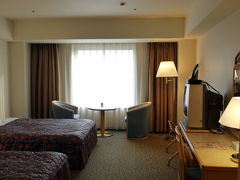 ２２．ＧＷの釜山旅行　ホリデーイン東武成田 成田空港の見えるツインルーム
