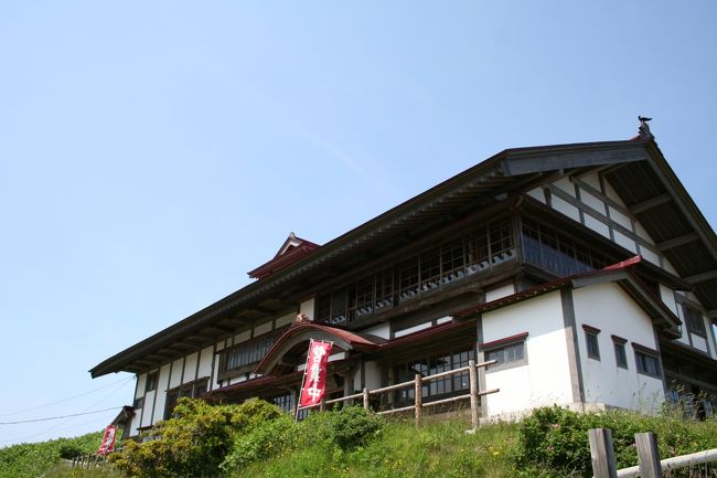 泊村で明治30年に竣工した田中家母屋が昭和33年に小樽に移築されたもの。<br /><br />鰊漁場建築の中ではかなり大規模なもので、北海道有形文化遺産に登録されています。
