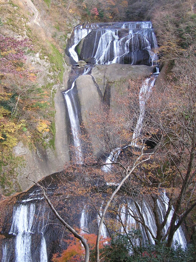 紅葉の季節に茨城県の袋田の滝に行ってきました。<br />これで日本三大名爆を制覇！<br /><br />華厳や那智の滝とは違った迫力がありました！
