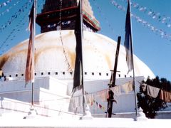 仏教寺院 「SWAYAMBHUNATH」で見た、両目がある世界最大の仏塔