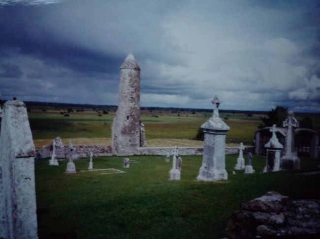 １６年前にアイルランドを訪れました。<br /><br />写真の多くが行方不明だったのですが、<br />数枚見つかったのでアップします。<br />また出てきたら追加しようかな、<br />なんてノンキに考えています。<br /><br />ピンボケの写真ばかりです（泣）。