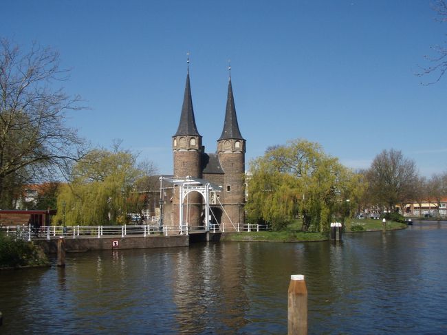 ベネルクス＋ドイツ３週間一人旅のデルフト編です☆<br /><br />２連泊中のロッテルダムから、デルフトに日帰り観光しに行きました（*^_^*）<br />近代建築のロッテルダムから、自然豊かなデルフトへ♪<br />小さい町ながら、運河・博物館・教会と見どころが沢山あったデルフトを歩き回ってきました～(^_-)-☆
