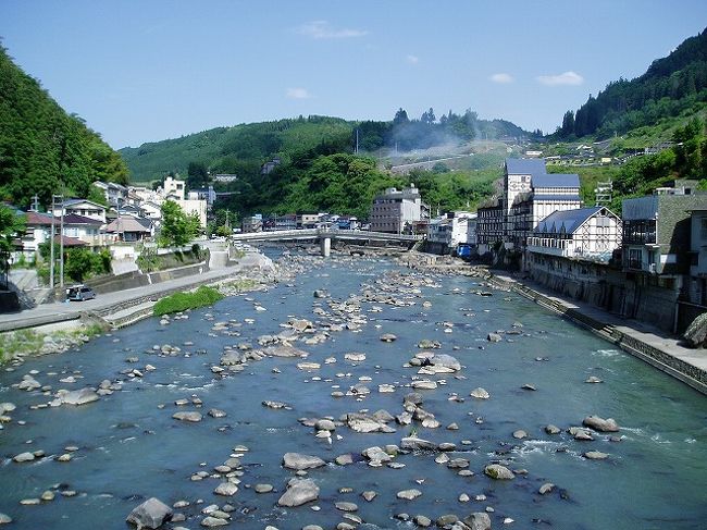 大分県天ヶ瀬温泉の名物は川沿いに点在する5つの露天風呂。<br />今回の旅の目的はその共同露天風呂の全制覇、下流から紹介していきます。