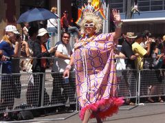ゲイパレードとゲイナイト Gay Pride Parade 30th in Toronto 2010