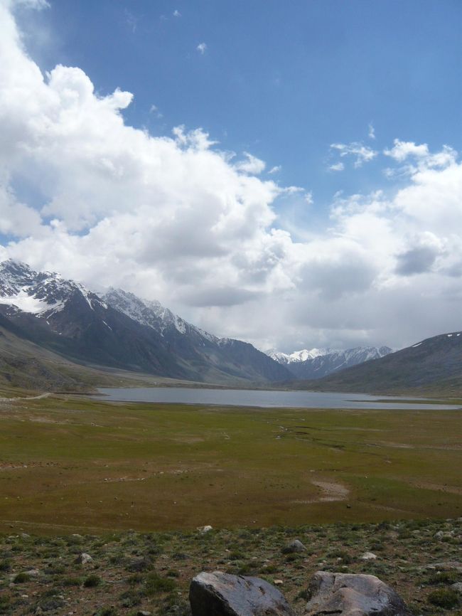 S旅行社の１８日間ツアーにて、ヒンドゥークシュ、カラコルム、ヒマラヤ、３大山脈の合流する北部山岳パキスタンを巡ってきました。ここでは、チトラル→マスツージ→シャンドゥール峠の雄大な風景等を掲載します。表紙の写真はシャンドゥール峠3720mの牧歌的な風景