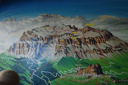 ドロミテ街道名峰ハイキング(13)サッソポルドイ展望台からの風景