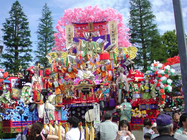 みなさん、毎年やってますから見に来てくださいね。<br />日本一の山車祭り。(本当かな?)<br />7月31日 前夜祭<br />8月1日 お通り<br />8月2日 中日<br />8月3日 お帰り<br />8月4日 後夜祭<br />という日程です。<br />雨天決行。<br />ねぶたのついでに見て行ってください