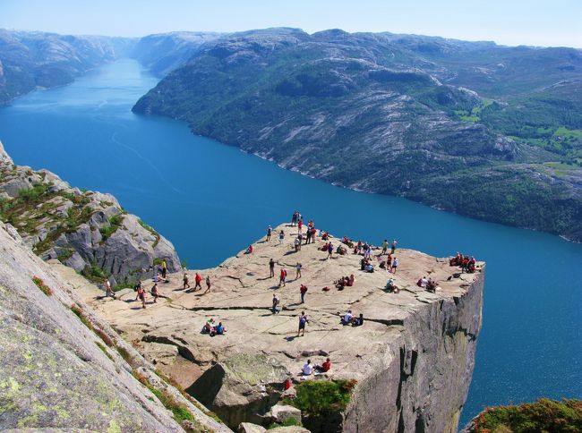 ノルウェー旅行５日目。<br />この日はいよいよ、今回の旅行でいちばん行きたかった場所～リーセフィヨルドのプレイケストーレン（教会の説教壇）へ。<br />期待にたがわぬ絶景を前に、何か感慨がこみ上げてくるかと思ったら、以外にも頭の中が空っぽに・・・。<br />類まれなる絶景は、人の思考を停止させる効果があるのかもしれません。<br /><br />＜旅程表＞<br />　２０１０年<br />　６月１９日（土）　成田→コペンハーゲン→オスロ<br />　６月２０日（日）　オスロ<br />　６月２１日（月）　オスロ→（ソグネフィヨルド）→ベルゲン<br />　６月２２日（火）　ベルゲン→スタヴァンゲル<br />○６月２３日（水）　スタヴァンゲル（リーセフィヨルド）<br />　６月２４日（木）　スタヴァンゲル→コペンハーゲン<br />　６月２５日（金）　コペンハーゲン<br />　６月２６日（土）　コペンハーゲン→<br />　６月２７日（日）　→成田