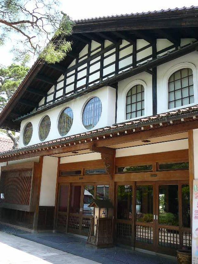 奈良の平城京ができたのが１３００年前、そして奈良の泰澄大師が１３００年前見付けた温泉が粟津温泉、その地に建てられた湯治宿が法師です。<br />現在４６代目となる１３００年前からの温泉宿、法師へ泊まりに行きました。