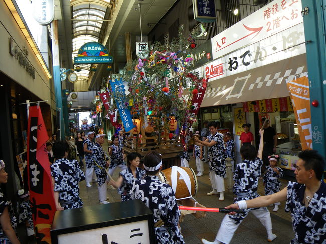 たまたま行った小倉でしたが、駅近くの商店街より威勢の良い太鼓の音が聞こえてきました。偶然にも今日は小倉祇園太鼓でした。