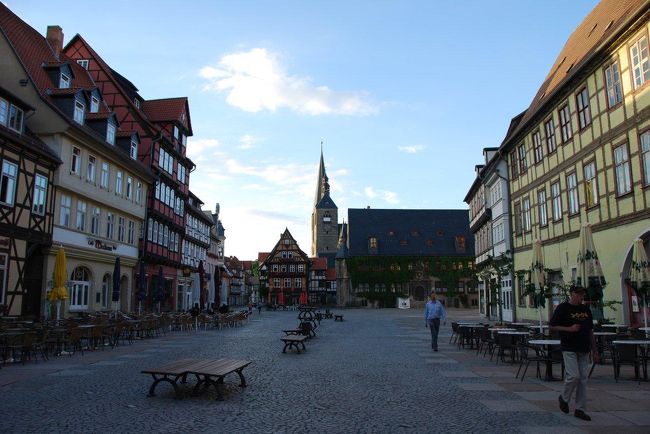 オランダからベルリンまでの道中、クヴェトリンブルクにて一泊した。<br /><br />木組みの家が立ち並ぶ美しいドイツの古都だそうだが、他のドイツの観光地とは異なり、観光客も少なく非常に静かな街だった。