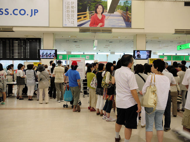 いよいよ夏休みに突入し、大阪国際空港〜成田国際空港を経由してフランクフルト国際空港に到着しました。<br /><br />なお、このアルバムは、ガンまる日記：出国ラッシュと十二時間飛行[http://marumi.tea-nifty.com/gammaru/2010/08/post-100e.html]とリンクしています。詳細については、そちらをご覧くだされば幸いです。