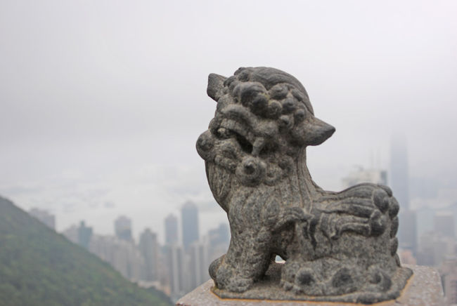 香港は２回目。<br />前回は4年前にプライベートで来たかな。<br /><br />ビクトリアピークにいって、中環から上環へ歩き雲呑麺。