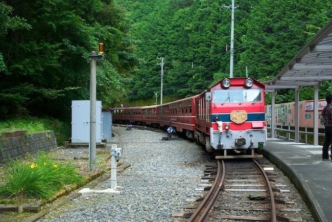 ７月末にふと乗ってみたくなったので挑戦。<br /><br />名古屋から東海道本線で金谷駅まで行き、<br />そこで大井川鐵道に乗換え。<br /><br />井川線のおかげで非常に暑い日になりました。