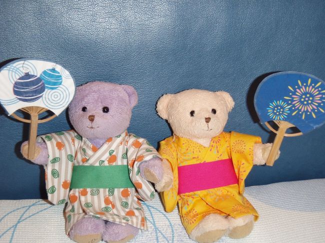 くまくまです<br />あっついですねえ・・<br /><br />この暑い夏の楽しみといったら・・・<br />は・な・び!!<br /><br />今年も戸田花火大会にいってきましたあ!<br />おニューの浴衣買ってもらったんだあ・・・<br /><br />動画もとったからのせてまーす。<br />へたくそだけど<br />写真いっぱいのせるね!