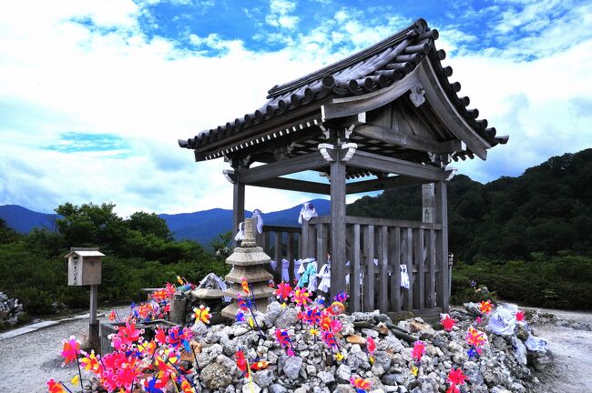 7月の3連休<br />急に思い立ち霊場恐山に行ってきました<br />宿は浅虫温泉、良い温泉でした<br /><br />恐山を2本、浅虫温泉を1本位の旅行記にまとめる予定です<br /><br />1本目は恐山その1<br />境内めぐりの途中までです<br /><br />表紙は慈覚大師堂<br /><br />次の旅行記は恐山境内めぐりの後半です<br />