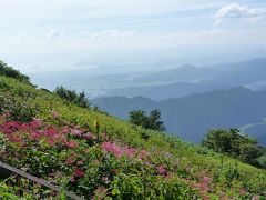 夏の伊吹山山頂へ