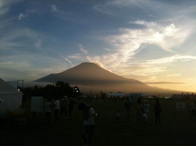 2010年8月7日、8日と泊まりがけで、東京スカパラダイスオーケストラ主催の夏フェス、TOKYO SKA JAMBOREEに行ってきました。<br />1日目はたっぷり踊って、フェス飯食べて。<br />2日目は昼間から湖畔でバーベキューをしながらビールを飲んで。<br />最高の2日間でしたー。