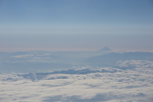 ＪＡＬがもうすぐ就航を終える神戸空港から新千歳空港への空旅図鑑です。<br /><br />この日の天候は安定しており、とてもきれいな雲たちを見ることが出来ました♪バーゲンフェアでお一人様13,000円の空旅でした。 <br /><br />【旅の概要】<br />神戸⇒新千歳　空旅図鑑(2010/02/20)<br />http://4travel.jp/traveler/tabizukan/album/10488248/<br /><br />北海道登別のたび　苫小牧ぷらっとみなと市場図鑑(2010/02/20)<br />http://4travel.jp/traveler/tabizukan/album/10488262/<br /><br />北海道登別のたび　登別温泉（2010/2/20?21）<br />http://4travel.jp/traveler/tabizukan/album/10488269/<br /><br />北海道登別のたび　ウィンザーホテル洞爺湖（2010/2/21）<br />http://4travel.jp/traveler/tabizukan/album/10488274/<br /><br />新千歳⇒伊丹　空旅図鑑（2010/02/21）<br />http://4travel.jp/traveler/tabizukan/album/10488386/<br /><br />