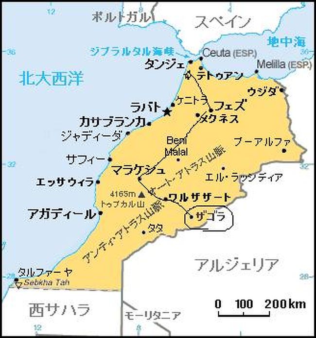 タンジールの南にある、アシラから一路サハラ砂漠を目指すべく電車とバスを乗り継いでの大移動を開始した。　旅先で知り合ったバックパッカーの日程に合わせるため、時間がない。<br /><br /><br />乗り換えの時間も情報も全くない92年、1日4本しかない電車に乗り、フェズを目指す。<br /><br /><br />フェズの絨毯屋のオヤジとは結局、5ドルの高級腕時計？と彼らの時計を交換した。　<br /><br /><br />フェズから夜行にのりマラケシュを目指す、途中電車内の子供達に折り紙で鶴やカブトを折ってあげたら、大うけ！手先の器用な東洋人ってところでしょうか。<br /><br />時間調整でマラケシュ手前で停まっている所では強盗にもあい、幸い何も取られなかったが、マラケシュでは何処にバス停があるかも分らず、偶然にもザゴラ行きのバスに乗り込み荒れた道を走っておよそ10時間、サハラ砂漠の見れるザゴラの街に到着した。<br /><br />アシラを出てからおよそ36時間経過していた。　若かったんだろうな〜。<br /><br />詳しくは　↓　現在投稿中です。<br />http://kagadental.linkulblog.net/