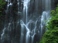 世界遺産、白神山地の美瀑、くろくまの滝　『日本の滝百選』　/青森県鰺ヶ沢町