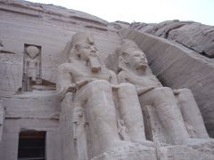真夏のエジプト、子連れ奮戦記世界四大文明の一角に触れる旅（アブシンベル～アスワン）