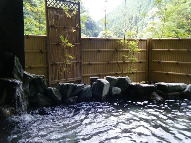 お盆に夫の故郷・串本に帰省しました。<br />海水浴場で遊んで実家に一泊し、二日目に龍神温泉に行きました。<br />阪和道の渋滞を回避するために高野龍神スカイラインを走りました。