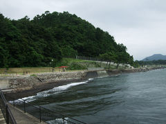 自転車でウロウロ…=海を見ながら海岸線を沼津へ=