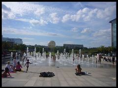 【街角の公園】夏と戯れる子供たち・・・（PARIS）