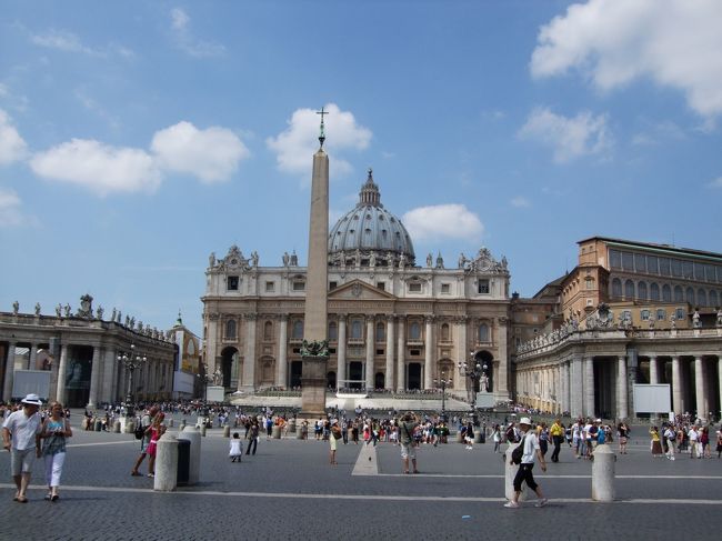 思い切って１０日間の休みを取り，イタリア旅行を決意！<br /><br />ローマ→ミラノ→ベネチア→フィレンツェ→ピサ→ローマ<br />という（北部の行きたい都市を全て詰め込んだ）強行日程<br />を組みました。<br /><br />ローマ滞在の最終日は，ヴァチカンを中心に観光する計画を建てました。<br />ヴァチカン博物館は，日本で午前中（９：３０）の予約をしておきました。