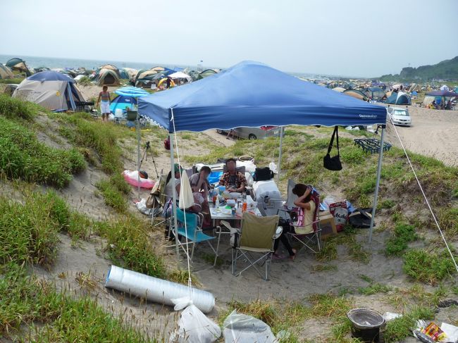 夏満喫､第４弾は千葉の海でのデイキャンプ！<br /><br />今年も行って来ました､根本マリンキャンプ場。<br />ここは､千葉県南房総 根本海岸に隣接するキャンプ場です。<br /><br />今夏で４度目。<br />夏が満喫できるキャンプ場です！<br /><br /><br /><br /><br />《使用カメラ》<br />　LUMIX DMC-TZ5 (コンパクト･デジカメ 2008年購入)