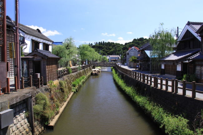 千葉県の佐原市は茨城県との県境に位置し、その古い町並みから川越市や栃木市と同様に小江戸と呼ばれています。これらの町並みは、重要伝統的建造物群保存地区の指定を受けているそうです。<br /><br />また、佐原市は伊能忠敬の育った町でもあり、市内には伊能忠敬の旧宅や銅像があり、「地図のまち佐原」としても知られています。<br />