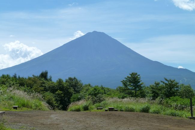 ９月１２日に、<br />富士五湖・西湖の南側にある足和田山に<br />ハイキングしてきました。<br /><br />その模様を記します。