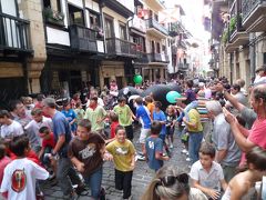 フランス国境の町オンダリビア（HONDARRIBIA）で牛追い祭り・・もどき